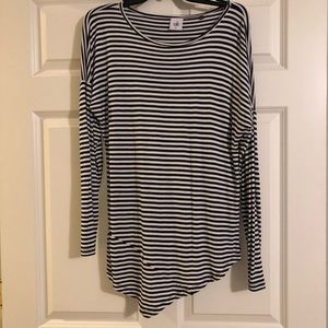 CAbi Asymmetrical Tee (M)